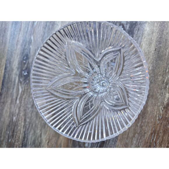 Waterford Crystal Romance of Ireland Rock of Cashel 10" Footed Trumpet Vase - Picture 11 of 14